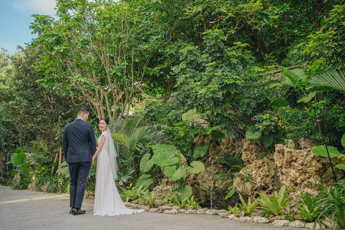 『滞在型・ホテル品質 写真映えロケーション』　国際通りすぐの好立地。  観光や宿泊にも便利で  遠方ゲストにも嬉しい滞在型ウエディング。 ホテルならではの安心感と  写真映えするロケーションも魅力です。