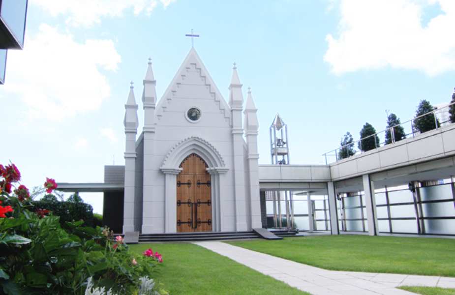 完全独立型教会チャペルがお二人の門出をお祝い