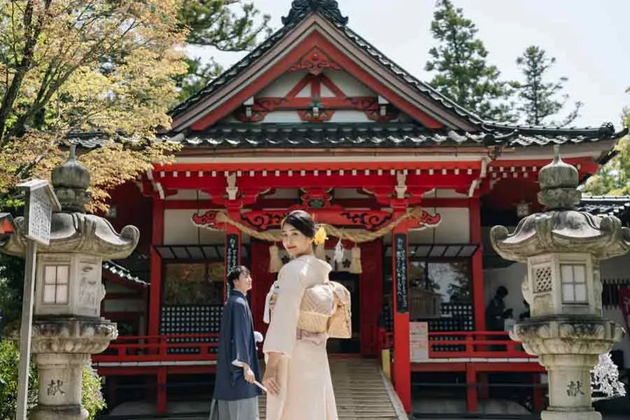 婚礼撮影業界トップシェア「ラヴィ・ファクトリー」が撮影。おふたりの晴れ姿や挙式中の感動の瞬間、ご家族との大切な時間を美しく残します。かけがえのない思い出を未来へ残します。