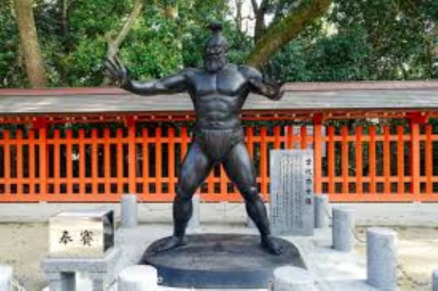 【パワースポット】　力をもらえると言われる「古代力士像」や、縁結びの「御神木一夜松」などがあり、ご利益も期待できます。