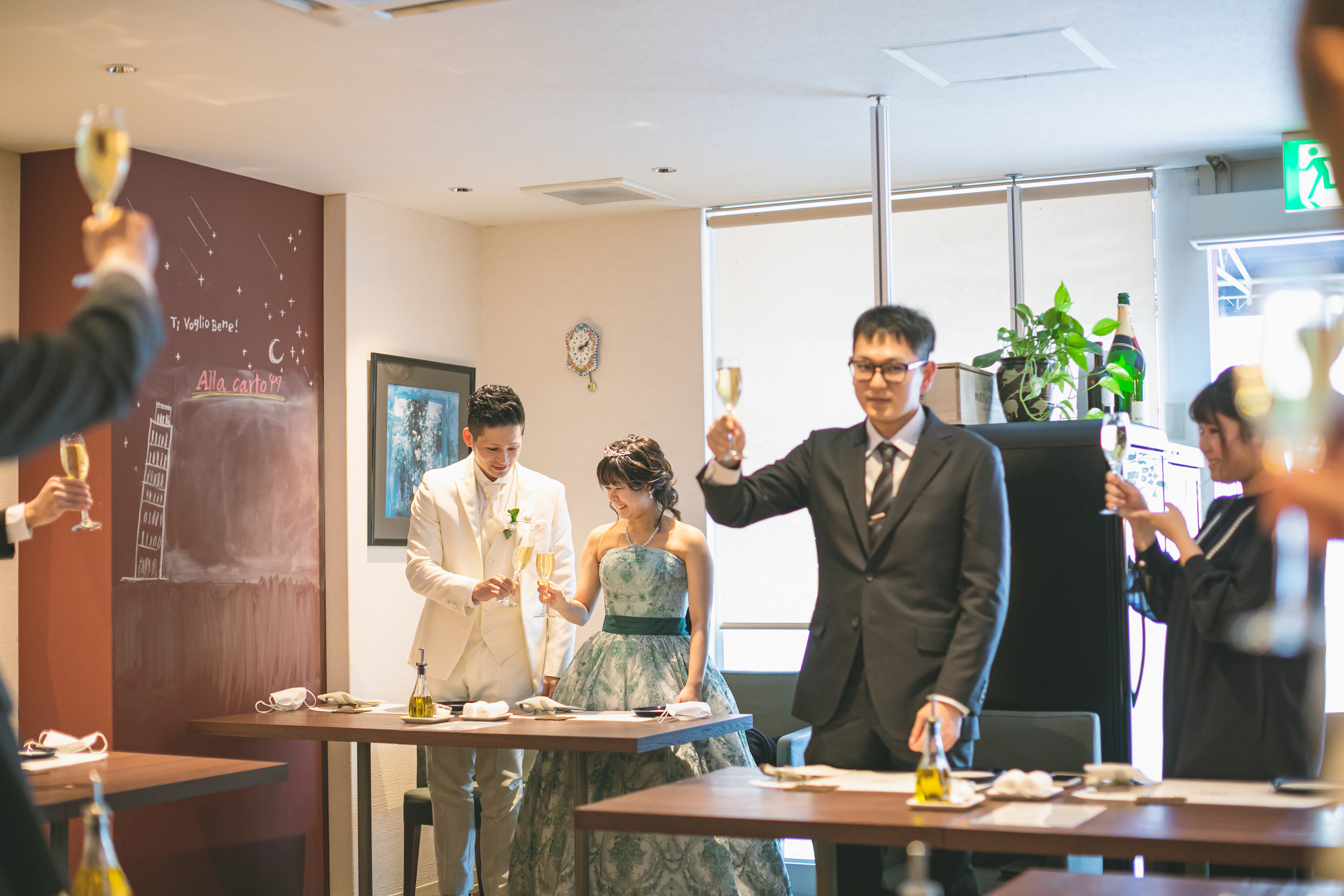 会話が弾むテーブルスタイルで自由なパーティーに