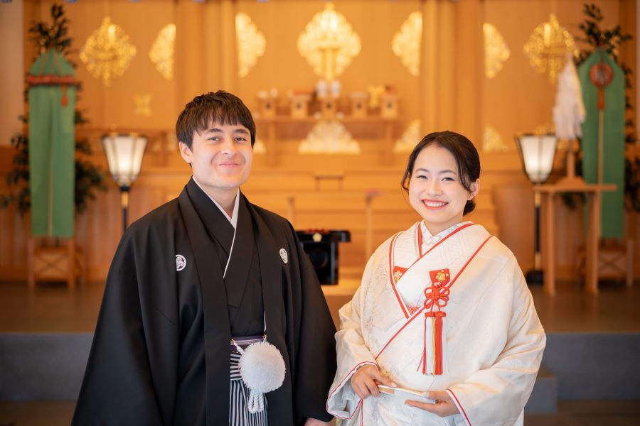 神殿で行う挙式は白無垢・色打掛など 和装がとても映える 空間で、ご家族との絆を感じられる式が行えます。