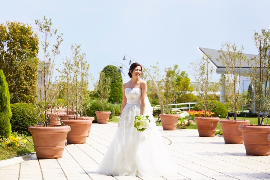小さな結婚式の中でも屈指のクオリティのチャペルで、あたたかな祝福の時間をお過ごしください。 アフターセレモニーは開放感溢れるガーデンへ。
