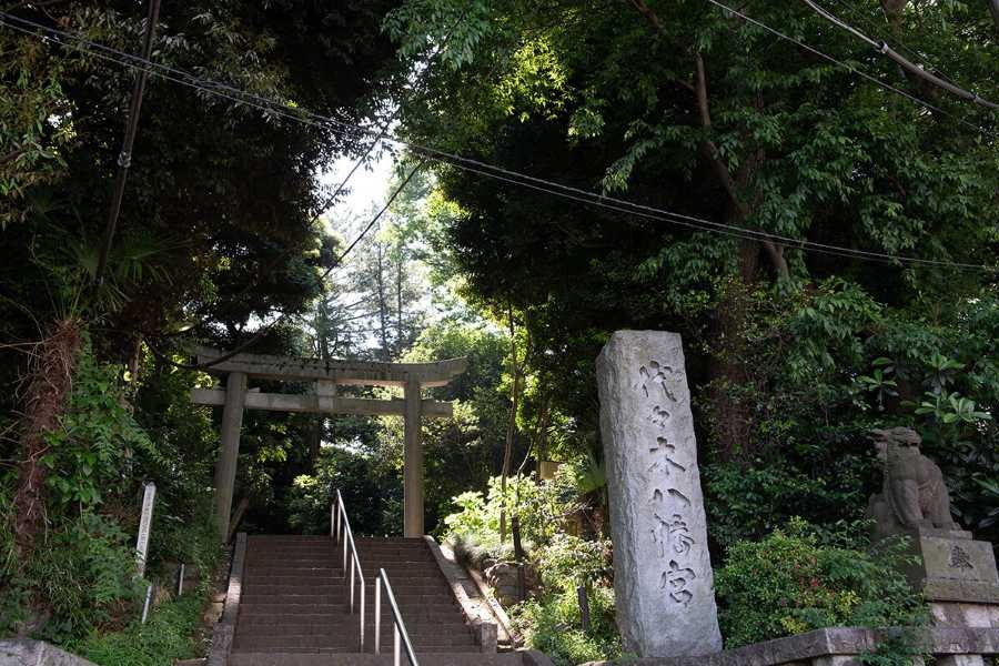 【アクセス良好でゲストにも優しい立地】代々木八幡駅や代々木公園駅から徒歩5〜6分、新宿・渋谷から車で約10分とアクセス抜群。都心にありながら静寂に包まれ、ゲストが迷いにくく訪れやすいのが魅力。
