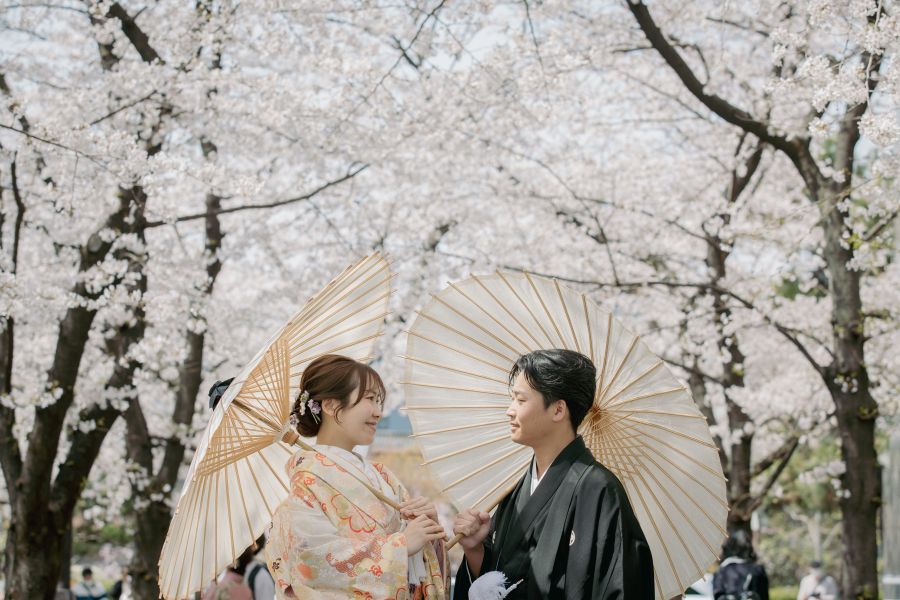 小さな結婚式を拠点にオススメロケーション撮影地【祇園白川】四条・花見小路に近い一等地ながら、白川沿いの石畳道と町家が続き、 “これぞ京都” が写真にそのまま写る場所 です。