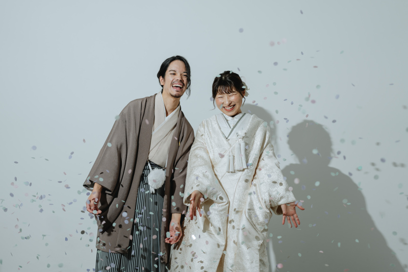 ヘアメイク、衣装、フォトグラファーなどすべてが自社ブランド。高品質・低コストなフォトウエディングが叶います。