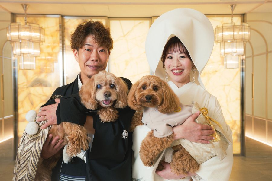 大切な家族の一員であるペットとの撮影も可能。
わんちゃんや猫ちゃんはもちろん、撮影中は抱っこをして一緒に写真を残せるので、家族みんなの思い出として特別な一日をお楽しみいただけます。
