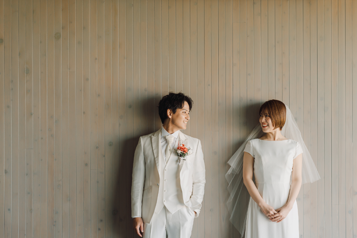 木目調のナチュラルテイストのチャペル