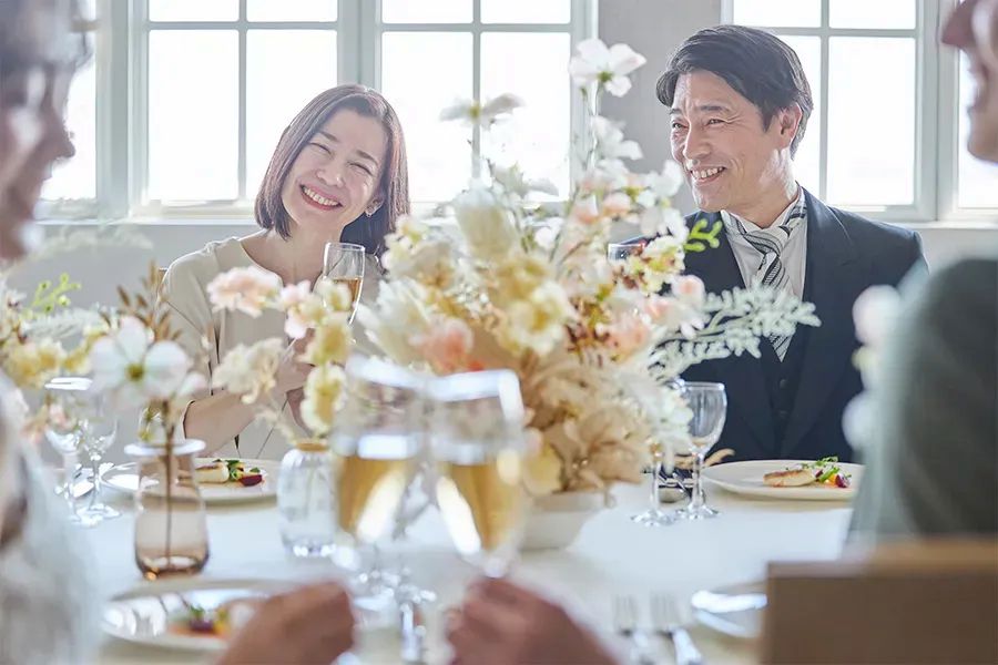 【フォトウェディング＋会食で特別なひととき】　 撮影後はそのまま衣装で会食OK！ 結婚式までは考えていないおふたりにぴったりのプランもご案内可能。
