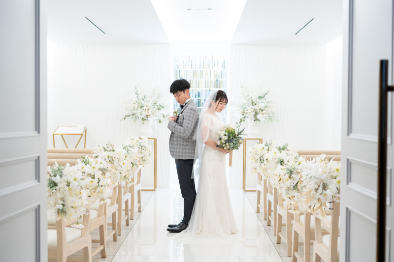 純白のチャペルでウエディングらしいお写真が叶います♪