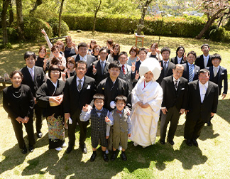 チャペルやレストランで和装を着て結婚式が叶う