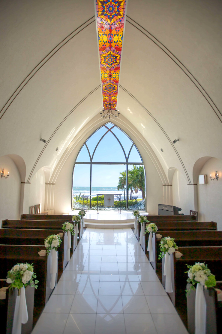 南国リゾートを存分に味わえる海沿いのチャペル 公式 小さな結婚式