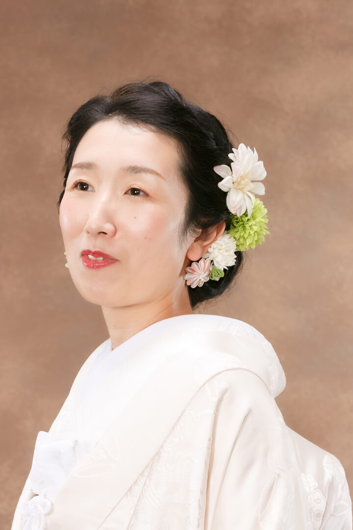お花でヘアスタイルにアクセント
